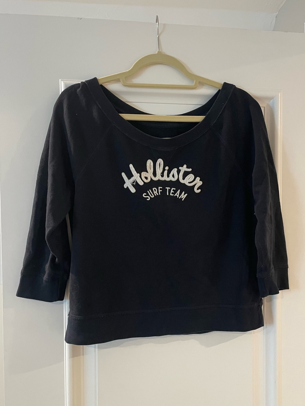 Hollister Navy Pullover Sweatshirt with White Script Logo - Picture 1 of 6